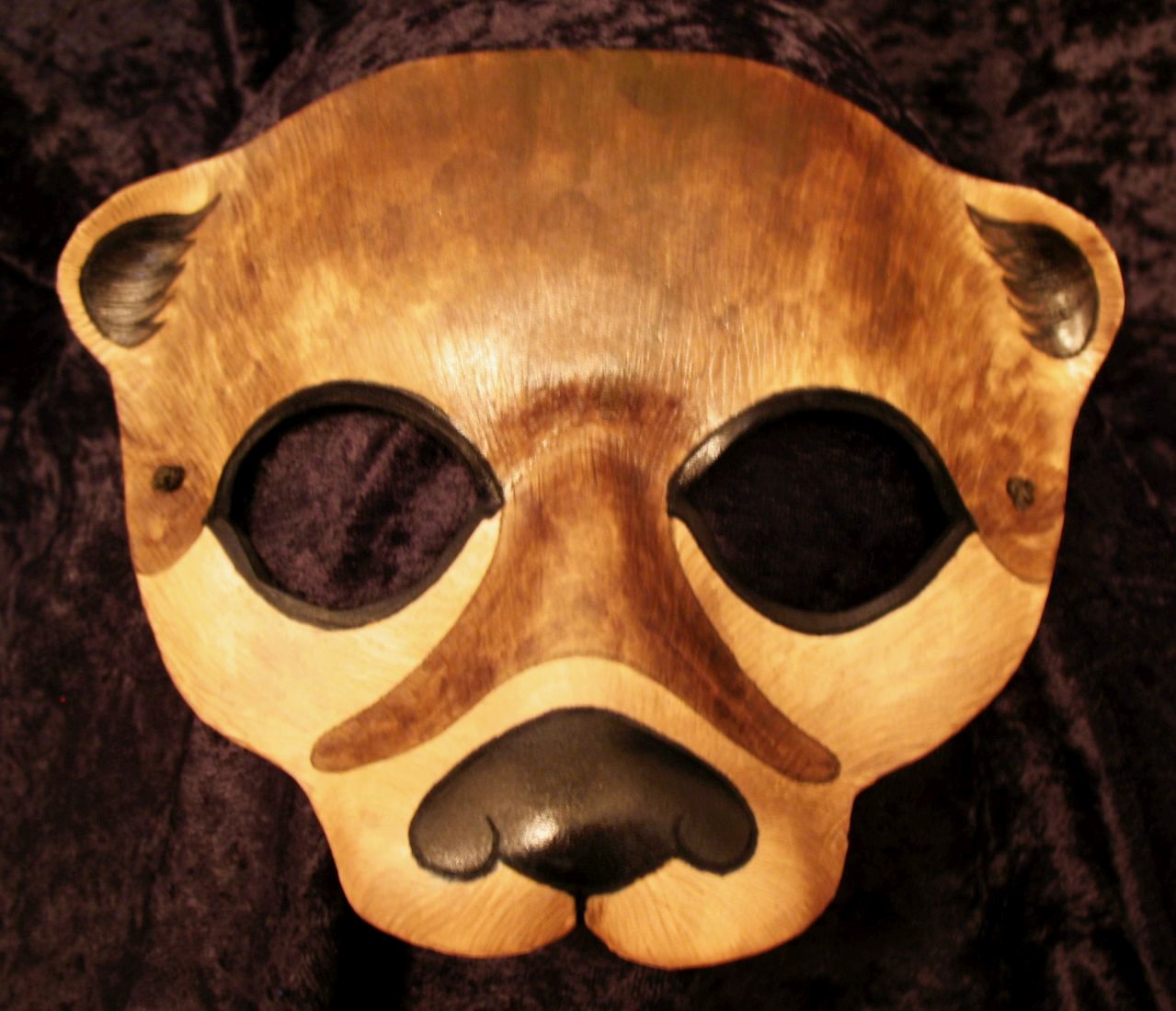 Otter (light) mask.
